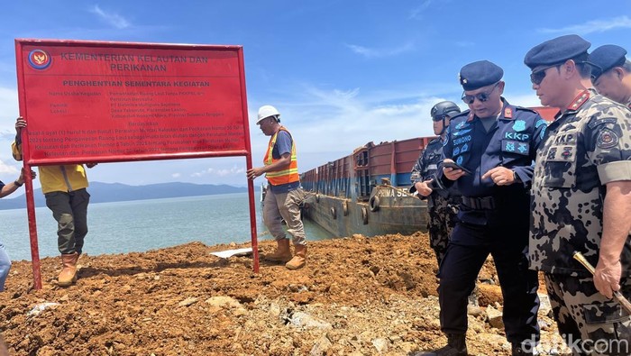 1763550365929-ditjen-pengawasan-sumber-daya-kelautan-dan-perikanan-psdkp-kementerian-kelautan-dan-perikanan-kkp-menyegel-dermaga-tambang-di--1763546982271_169