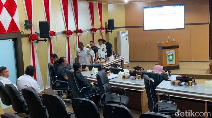 1763550366549-sekda-parepare-amarun-agung-hamka-1763547311429_169