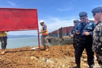 1763572004457-ditjen-pengawasan-sumber-daya-kelautan-dan-perikanan-psdkp-kementerian-kelautan-dan-perikanan-kkp-menyegel-dermaga-tambang-di--1763546982271_169