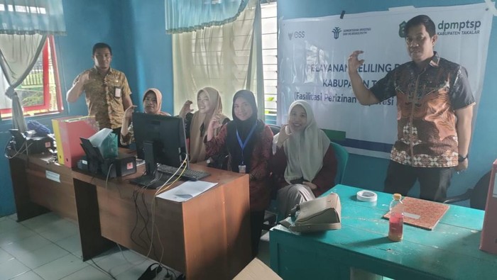 1763658357400-dpmptsp-takalar-melakukan-layanan-jemput-bola-untuk-pengurusan-izin-usaha-kopdes-merah-putih-1763649517930_169