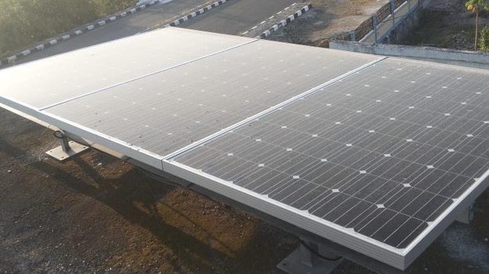 1763658364259-tiga-panel-surya-milik-bmkg-di-shelter-kabupaten-wakatobi-yang-hilang-dicuri-orang-1763648593299_169