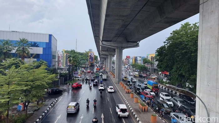 1763658378477-ilustrasi-cuaca-hujan-di-kota-makassar-10_169