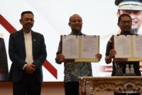 1763723159476-gubernur-sulsel-andi-sudirman-sulaiman-dan-kepala-kejati-sulsel-didik-farkhan-alisyahdi-berkolaborasi-terapkan-pidana-kerja-so-1763716736139_169