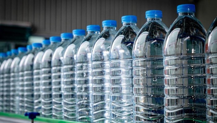 1763744781267-ilustrasi-air-minum-dalam-kemasan-botol_169