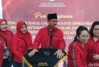 1764003980802-ketua-dpd-pdip-sulsel-andi-ridwan-wittiri_169