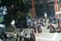 1764047195626-geng-motor-melakukan-penyerangan-di-lokasi-bazar-di-makassar-1763864054333_169