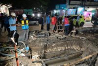 1764047205335-plt-dirut-pdam-makassar-hamzah-ahmad-saat-memantau-proyek-koneksi-pipa-pongtiku-dokumen-istimewa-1764043748755_169