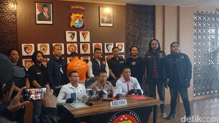 1764047225172-polda-sulbar-merilis-kasus-pencurian-dana-desa-di-tapandullu-mamuju-1763958333156_169