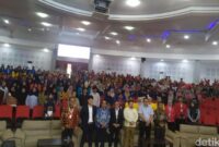 1764220033218-kuliah-umum-unhas-membahas-kedaulatan-pangan-hingga-ai-1764208116140_169