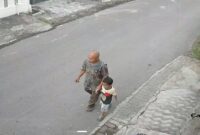 1764241600251-rekaman-cctv-yang-menampilkan-balita-diduga-korban-penculikan-di-makassar-dibawa-pria-misterius-1764206656222_169