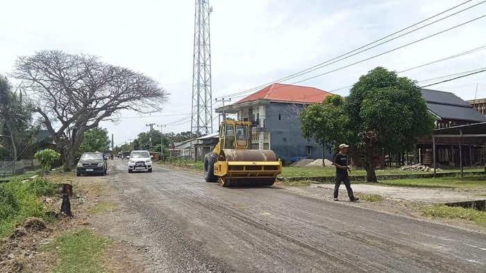 1764263206578-perbaikan-jalan-di-kabupaten-pinrang-1764242018717_169