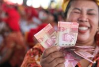 1764306393085-senyum-semringah-buruh-pabrik-rokok-terima-blt-rp-14-juta-dana-hasil-cukai-2_169