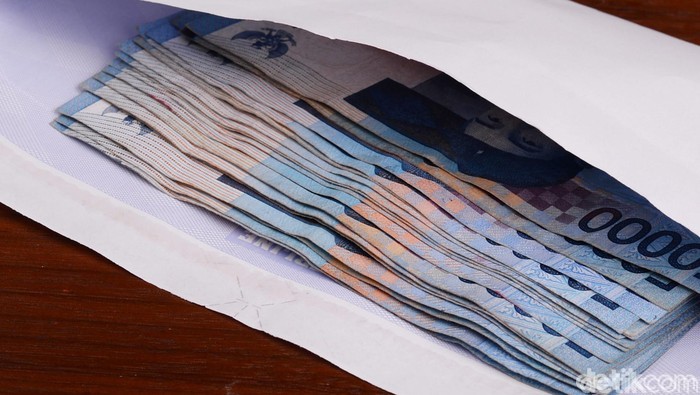 1764414375219-ilustrasi-uang_169