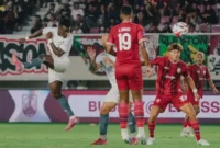 1764435969057-banjir-gol-di-laga-persis-solo-vs-psm-makassar-di-stadion-manahan-solo-1764424177789_169