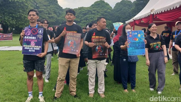 1764479136894-peringatan-hari-aids-sedunia-2025-di-makassar-1764473691731_169