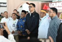 1764587215788-anggota-dpr-teguh-iswara-suardi-saat-meresmikan-lounge-jemaah-hajiumrah-di-bandara-sultan-hasanuddin-makassar-1764568094965_169