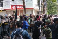 1764587217082-demo-mahasiswa-papua-di-makassar-1764566355902_169