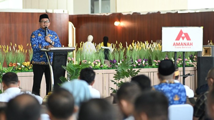 1764652041538-kepala-kantor-wilayah-kementerian-haji-dan-umrah-kemenhaj-sulawesi-selatan-sulsel-ikbal-ismail-1764638102043_169