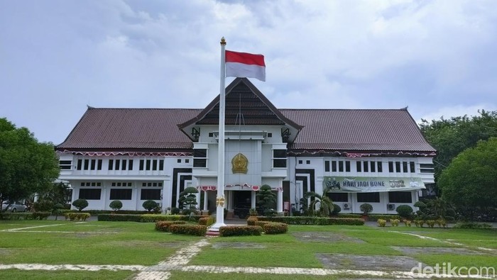 1764673620541-kantor-bupati-bone_169