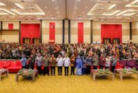 1764673624471-gubernur-sulsel-andi-sudirman-sulaiman-menghadiri-puncak-peringatan-hari-guru-nasinal-2025-1764659703300_169