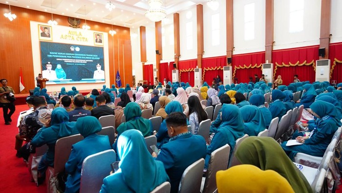 1764760059087-rakerda-tp-pkk-sulsel-di-baruga-asta-cita-sulsel-1764740599959_169