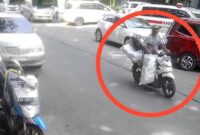 1764932840333-pelaku-pencurian-motor-dan-paket-barang-milik-kurir-di-makassar-1764923717202_169