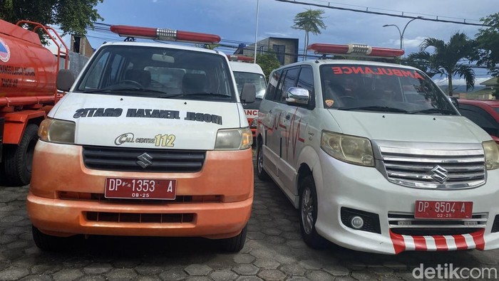 1764932854863-mobil-ambulans-pemkot-parepare-1764920615494_169