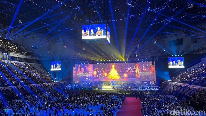 1764954416433-puncak-perayaan-natal-nasional-2024-digelar-di-indonesia-arena-gbk-jakarta-sore-ini-ibadah-natal-di-perayaan-natal-nasional-20-1_169