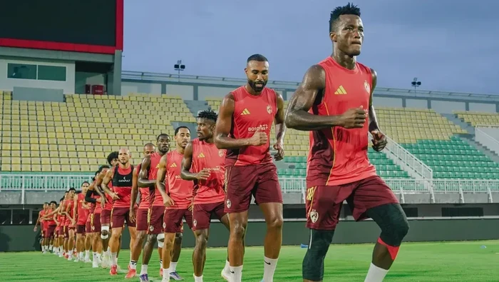 1765019159890-psm-makassar-menggelar-ofisial-training-di-stadion-gelora-bj-habibie-jelang-melawan-persebaya-surabaya-1764982084788_169