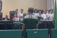 1765019163083-sidang-putusan-kasus-guru-sd-di-kendari-bernama-mansur-yang-diduga-melecehkan-muridnya-1764640374429_169