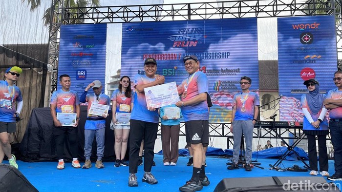 1765083949375-ct-arsa-bersama-airnav-indonesia-berkolaborasi-membantu-korban-bencana-alam-banjir-dan-longsor-di-sumatera-utara-sumatera-bara-1765082452095_169