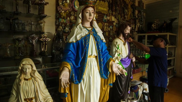 1765170407748-jelang-natal-pesanan-patung-yesus-bunda-maria-meningkat-3_169