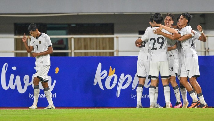 1765256793855-duel-sengit-di-pakansari-garuda-muda-tahan-mali-2-2-1763522346672_169