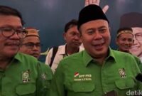 1765256807281-wakil-ketua-umum-dpp-pkb-cucun-ahmad-syamsurijal-kanan-didampingi-ketua-dpw-pkb-sulsel-azhar-arsyad-usai-pembukaan-muswil-pkb--1765240920105_169