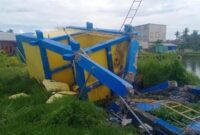 1765256815253-tower-pamsimas-proyek-pu-pemkab-maros-roboh-1765238765860_169