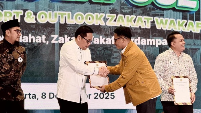 1765256820104-bank-sulselbar-mendapat-sk-menteri-agama-sebagai-lembaga-keuangan-syariah-penerima-wakaf-uang-lks-pwu-pada-kegiatan-public-exp-1765237581404_169