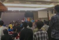 1765278389713-musda-knpi-sulsel-di-makassar-berakhir-ricuh-1765261626402_169