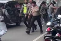1765278392247-demo-depan-mapolda-sulsel-ricuh-1765273086191_169
