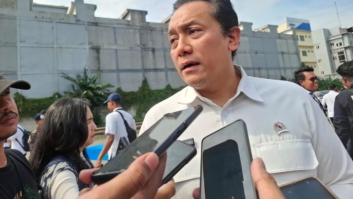 1765299996224-wakil-menteri-lingkungan-hidup-diaz-hendropriyono-1764732891751_169