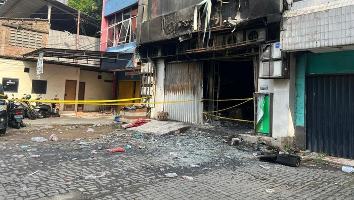 1765364779528-kondisi-terkini-tkp-kebakaran-terra-drone-tewaskan-22-orang-1765332837748_169