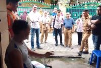 1765451182197-viral-owner-ayam-geprek-di-toddopuli-makassar-digeruduk-warga-dan-aparat-pemerintah-setempat-1765431799045_169