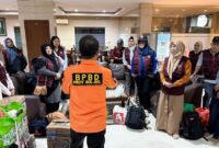 1765472801080-gubernur-sulsel-andi-sudirman-sulaiman-memimpin-penyaluran-bantuan-ke-lokasi-bencana-di-aceh-tamiang-1765444233272_169