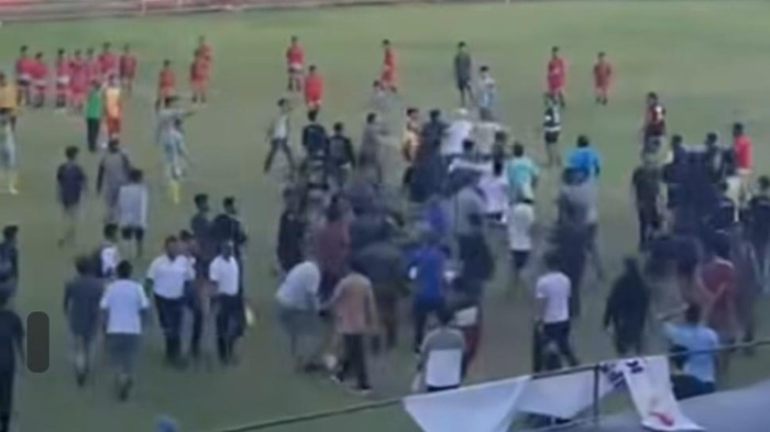 1765559211523-turnamen-sepakbola-bupati-cup-di-pasangkayu-berakhir-ricuh-1765539949112_169