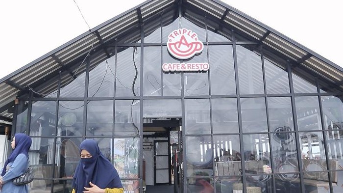 1765602371633-kafe-viral-di-palopo-karena-menunya-pakai-nama-kelamin-1765546405026_169