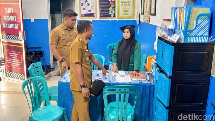 1765645583273-bupati-bone-andi-asman-sulaiman-sidak-di-puskesmas-cina-1765271446096_169