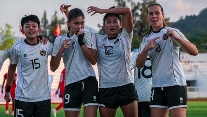 1765710376394-timnas-putri-indonesia-berhasil-mengalahkan-singapura-dalam-laga-sea-games-2025-1765185394470_169