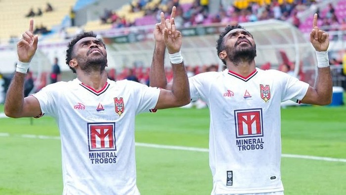 1765732008086-yance-dan-yakob-sayuri-1747461987120_169