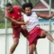 1765775247964-dua-bek-psm-makassar-yuran-fernandes-dan-aloisio-neto-saat-sesi-latihan-di-stadion-kalegowa-1765761578674_169