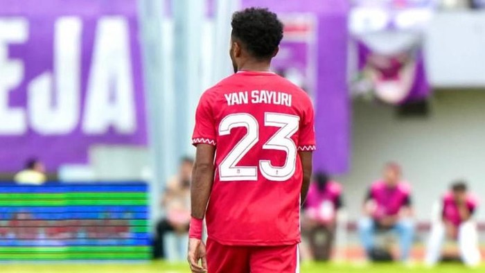 1765775248462-pemain-malut-united-yance-sayuri-1765715509579_169