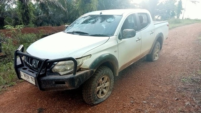 1765861617282-kendaraan-yang-diserang-15-wn-china-di-ketapang-1765779272616_169